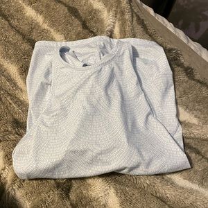 Women’s matching  athletic set in very good condition barely worn.